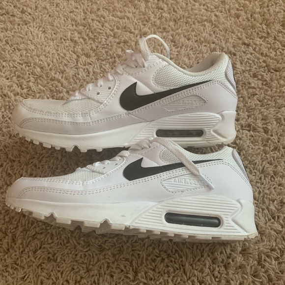 Nike Shoes - Air Max 90